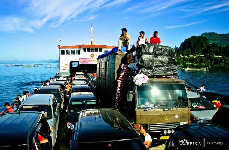 kapal_ferry_danautoba